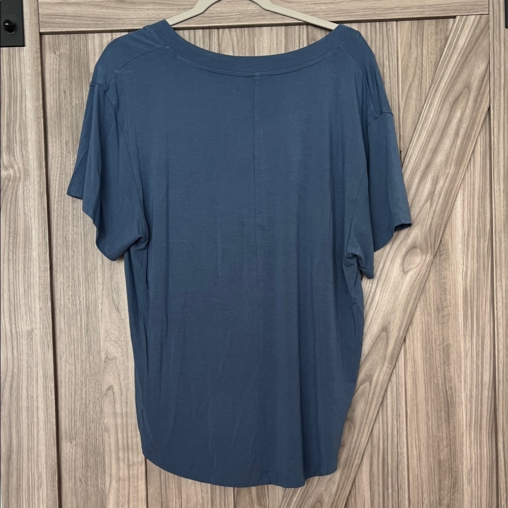 American Eagle Outfitters Women's Deep Blue V-Neck Tee - Picture 4 of 4